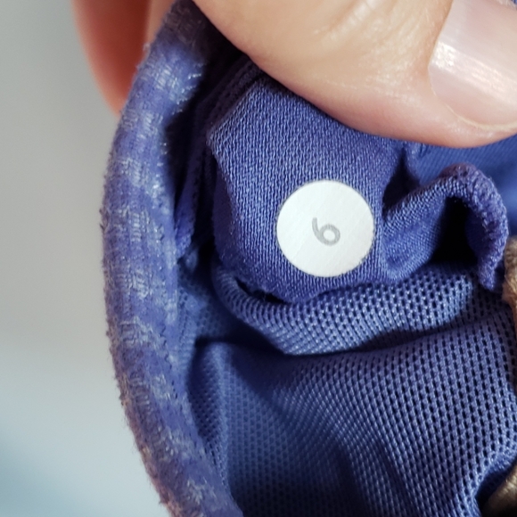 Lululemon Power Y tank - Rulu fabric - sz 6 - Picture 4 of 4